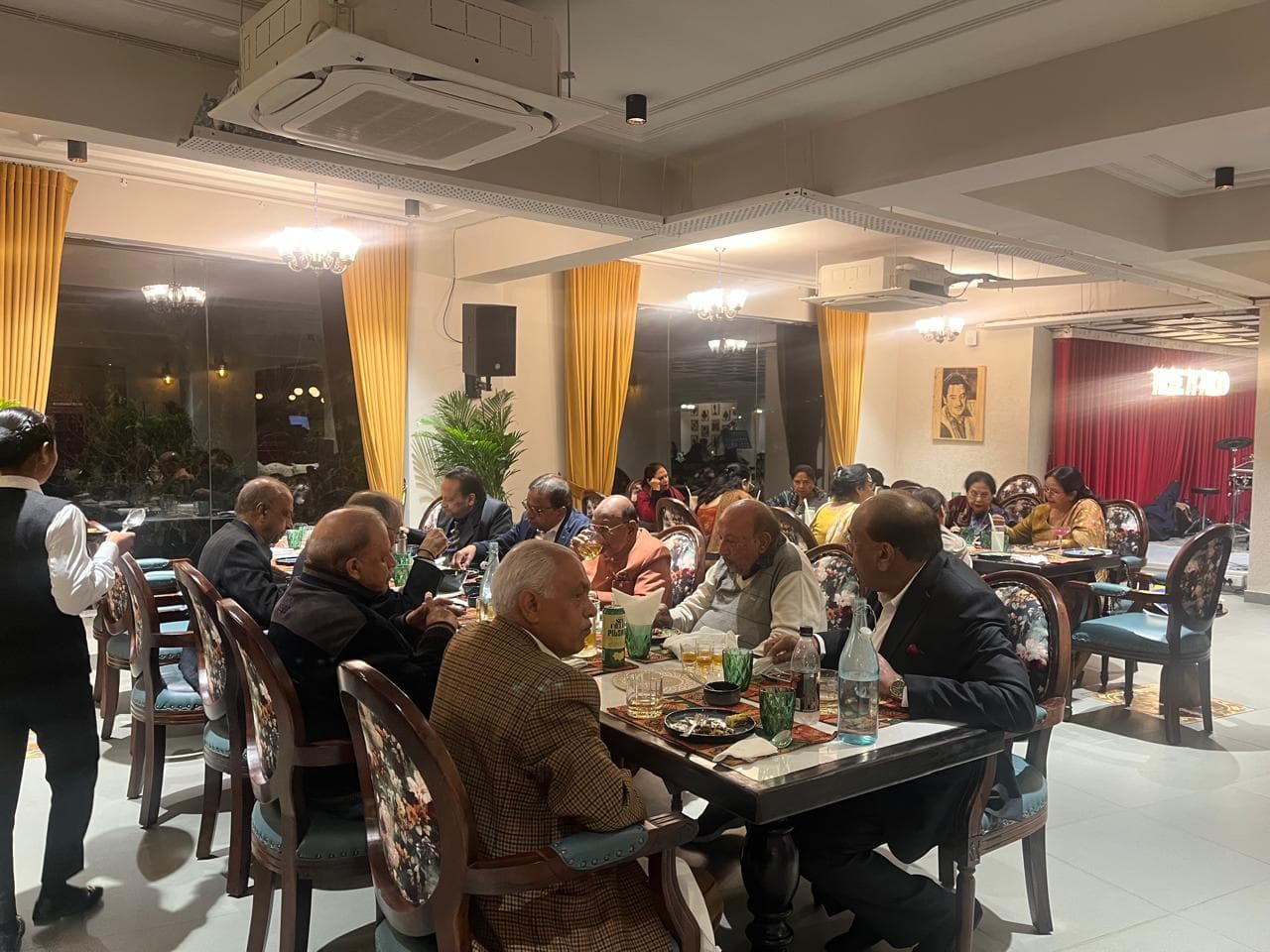 Retro Fine Dine guests enjoying dinner in the main dining room