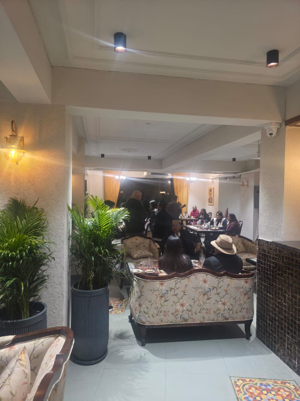 Retro Fine Dine restaurant photo gallery moment 20