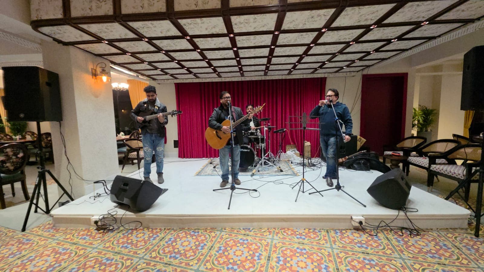 Retro Fine Dine restaurant photo gallery moment 32